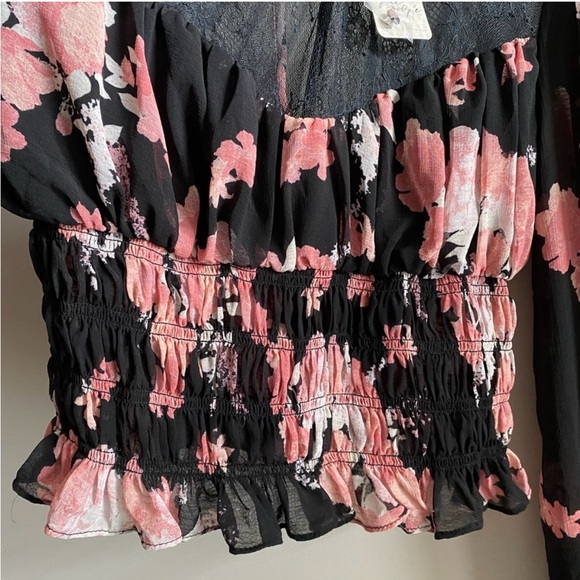 🎄🎁Free People New Floral & Lace Cropped Blouse/Top Black Pink Peach M - Picture 4 of 10